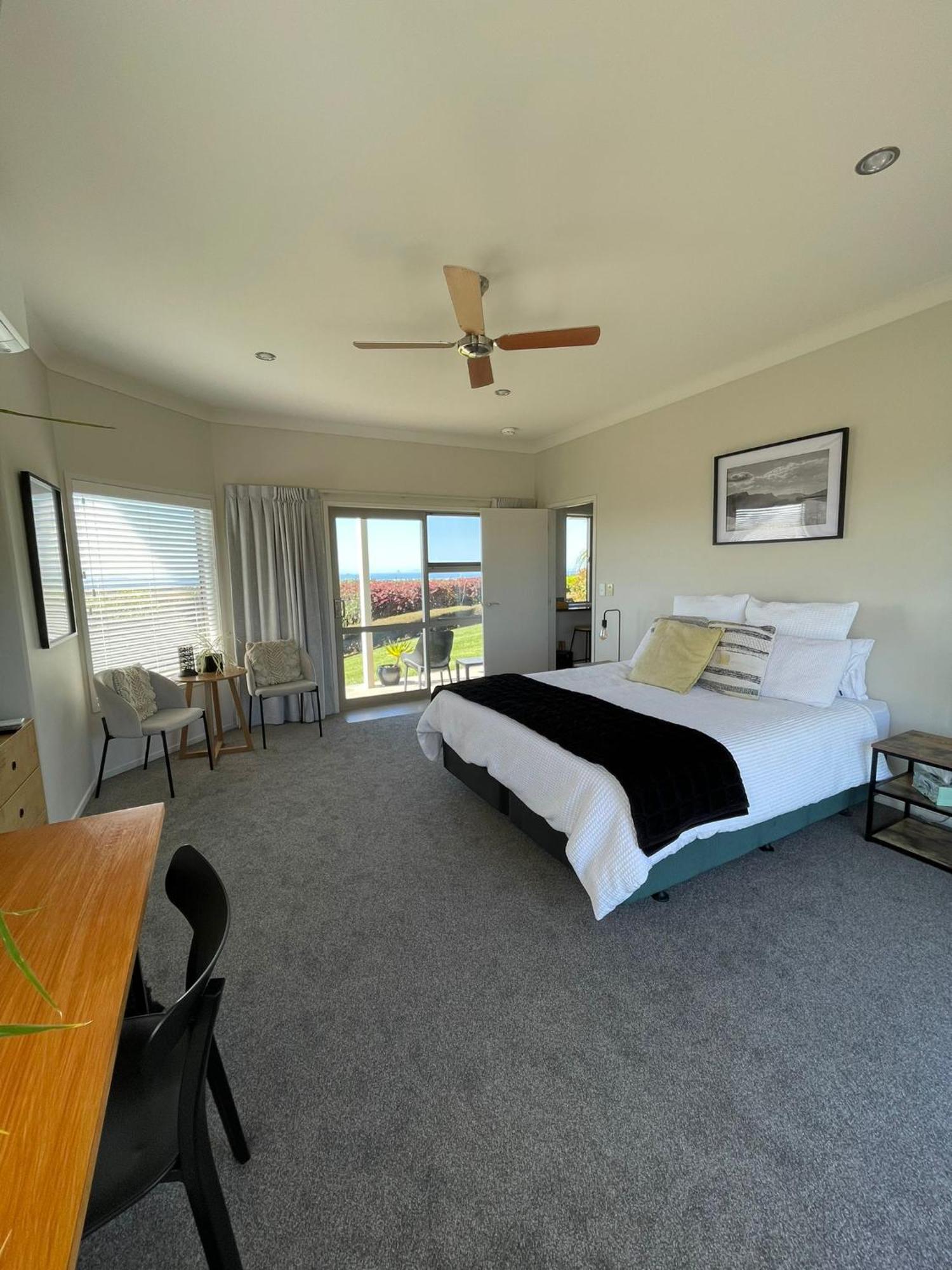 Views To Unwind - Self Contained Unit W/King Bed Hotel Ruakaka Exterior photo