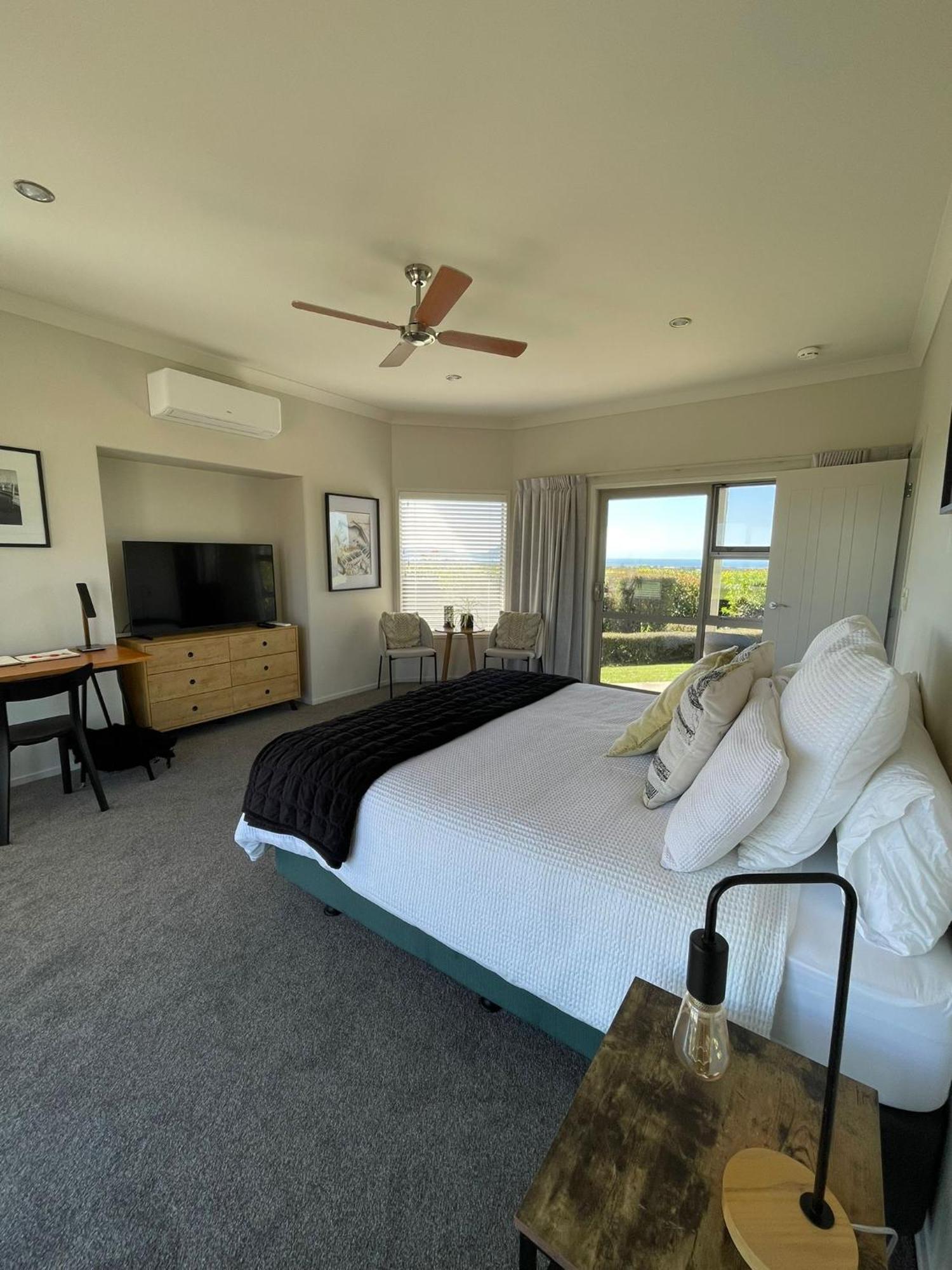 Views To Unwind - Self Contained Unit W/King Bed Hotel Ruakaka Exterior photo