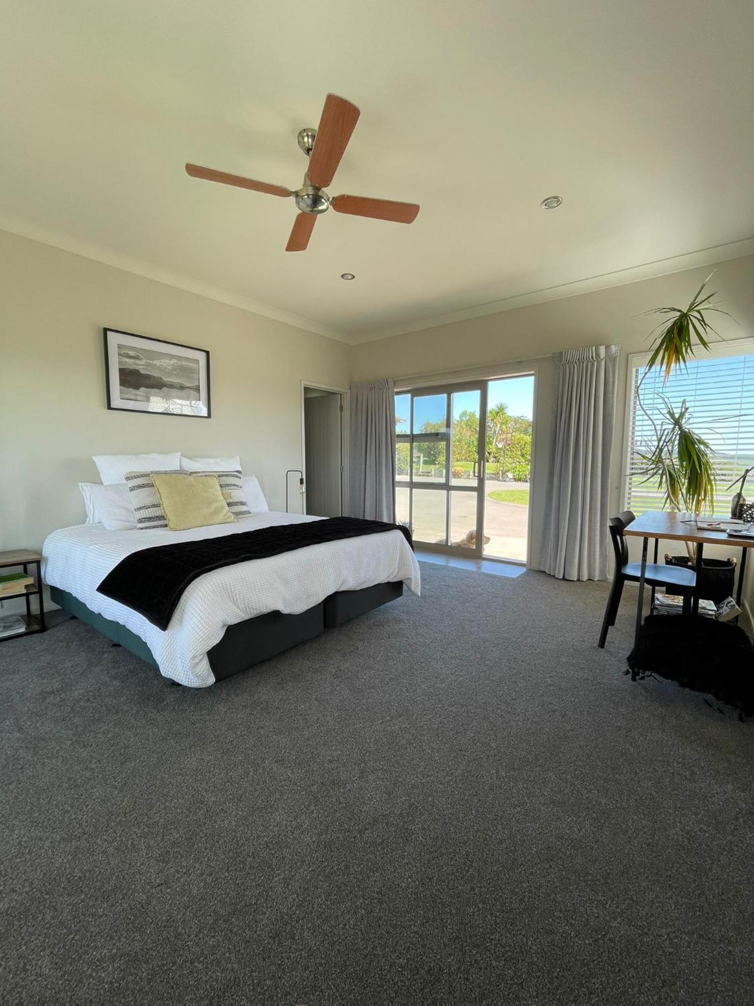 Views To Unwind - Self Contained Unit W/King Bed Hotel Ruakaka Exterior photo